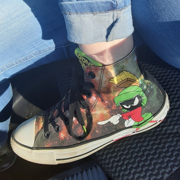 Looney Toons Converse All Star Chuck Taylors size 8 womens - Picture 2 of 5